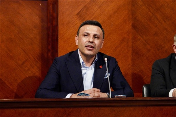 Çelik: Ekonomik zorlukların eğitiminize gölge düşürmesine izin vermeyeceğiz