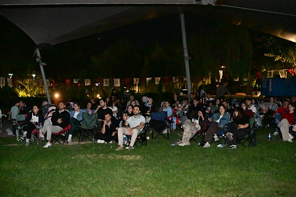 Manisa’da Avrupa Hareketlilik Haftası kapsamında açık hava sineması düzenlendi