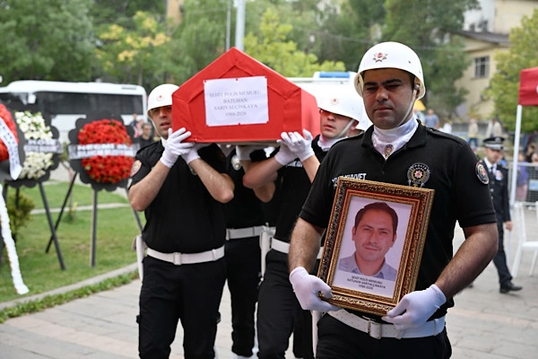 Şehit polis memuru Batuhan Sarıyalçınkaya, Şebinkarahisar’da toprağa verildi