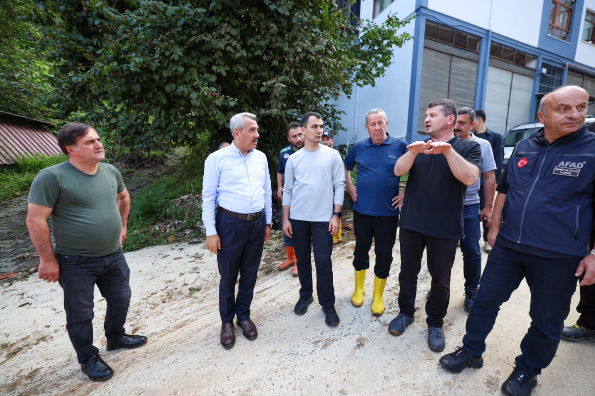 Vali Baydaş, yağıştan etkilenen Pazar ve İyidere’de incelemelerde bulundu