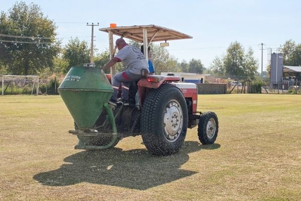 Gazipaşa Belediyesi’nden stadyuma kışlık bakım