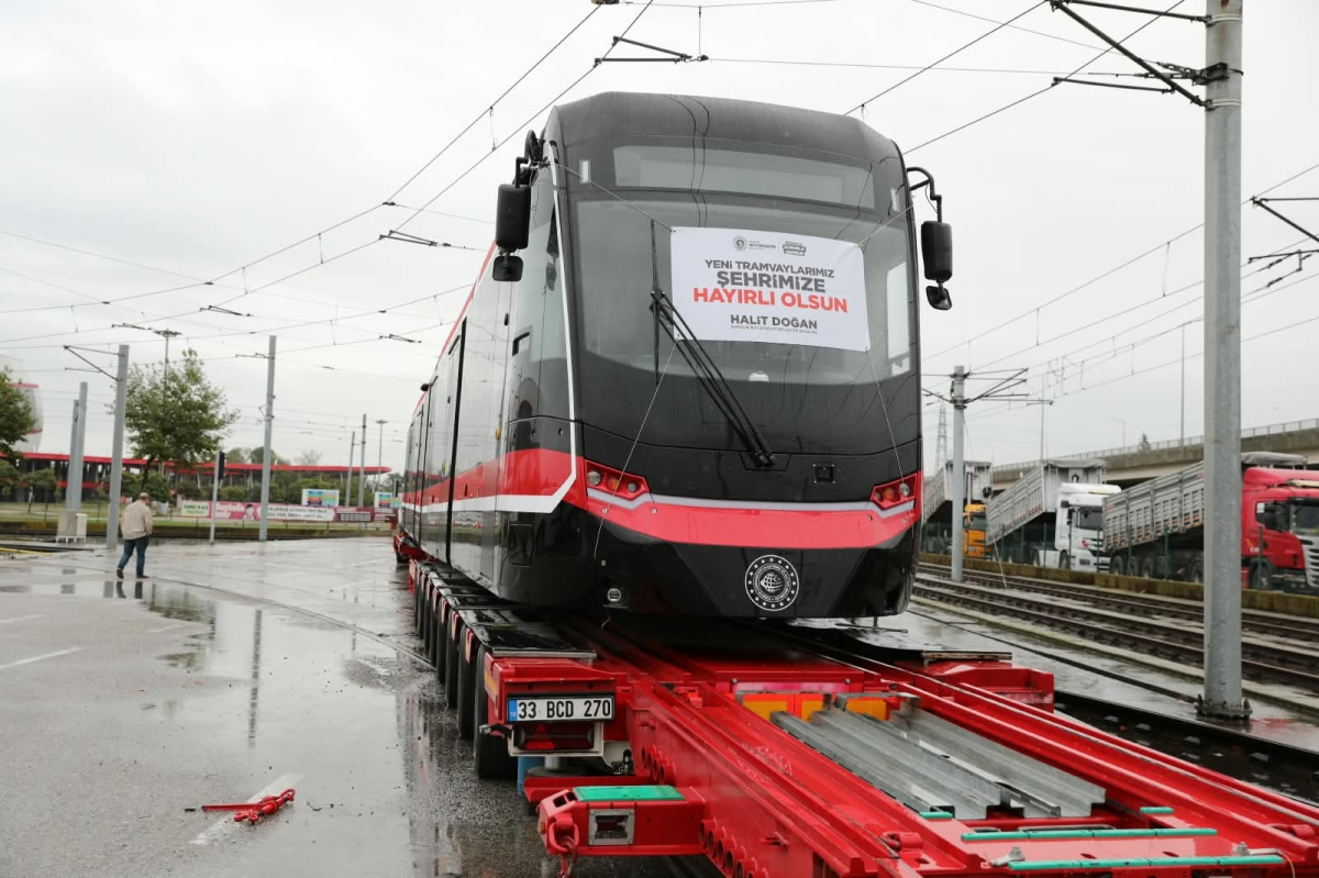 Samsun’a 12 yeni tramvaydan üçüncüsü ulaştı