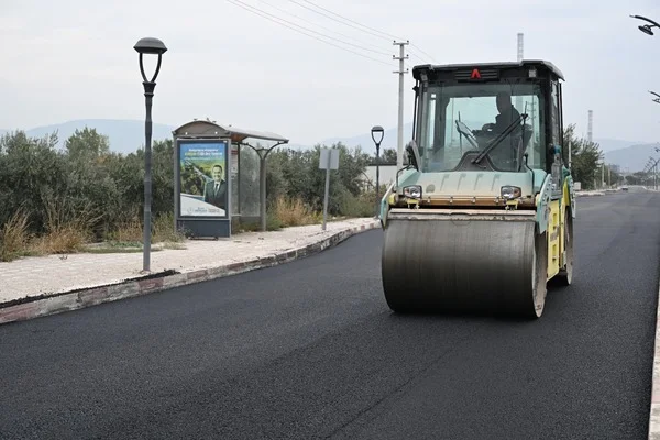 Manisa Büyükşehir Soma'da 3 kilometrelik yolu yeniliyor