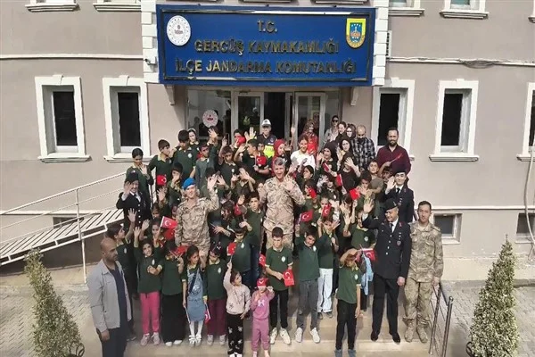 Yemişli Ortaokulu öğrencilerinden jandarmaya ziyaret