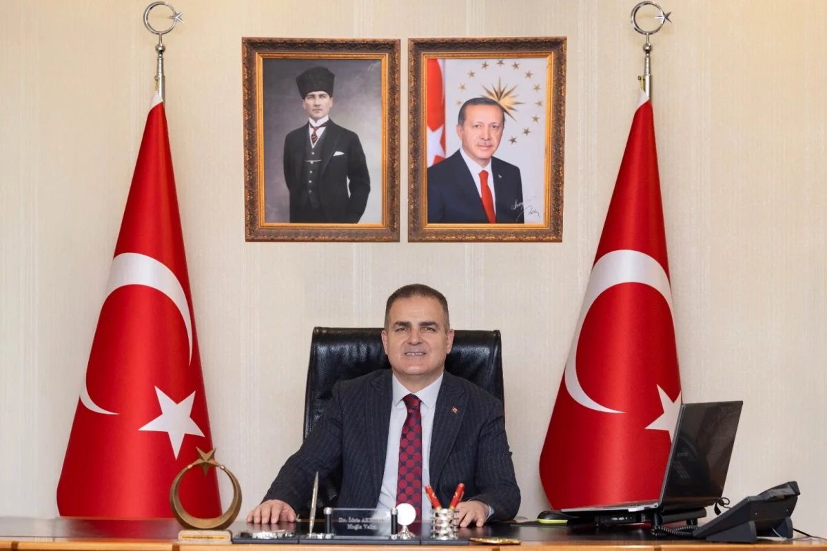 Vali Akbıyık:  Cumhuriyet hürriyet aşkının en somut tecellisidir