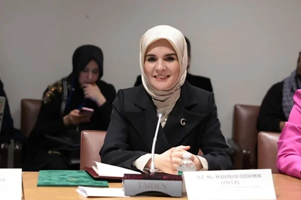 Bakan Göktaş, başarı belgesi alan 17 mülki idare amirini tebrik etti