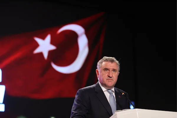 Bakan Bak: Atatürk'ü ve tüm kahramanlarımızı rahmet ve minnetle yad ediyorum