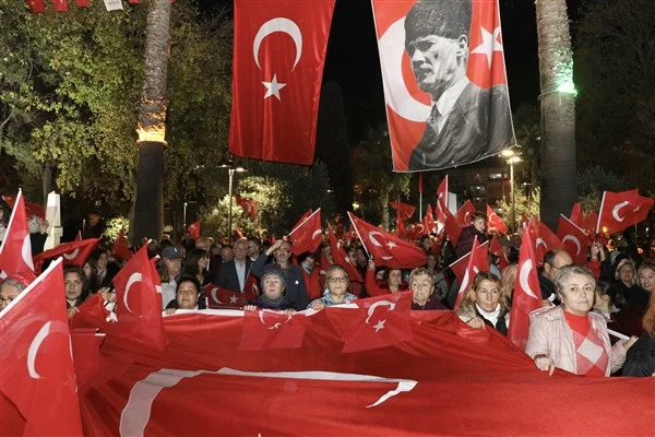 Mudanya’da Cumhuriyet’in 103. yılı yağmura rağmen coşkuyla kutlandı