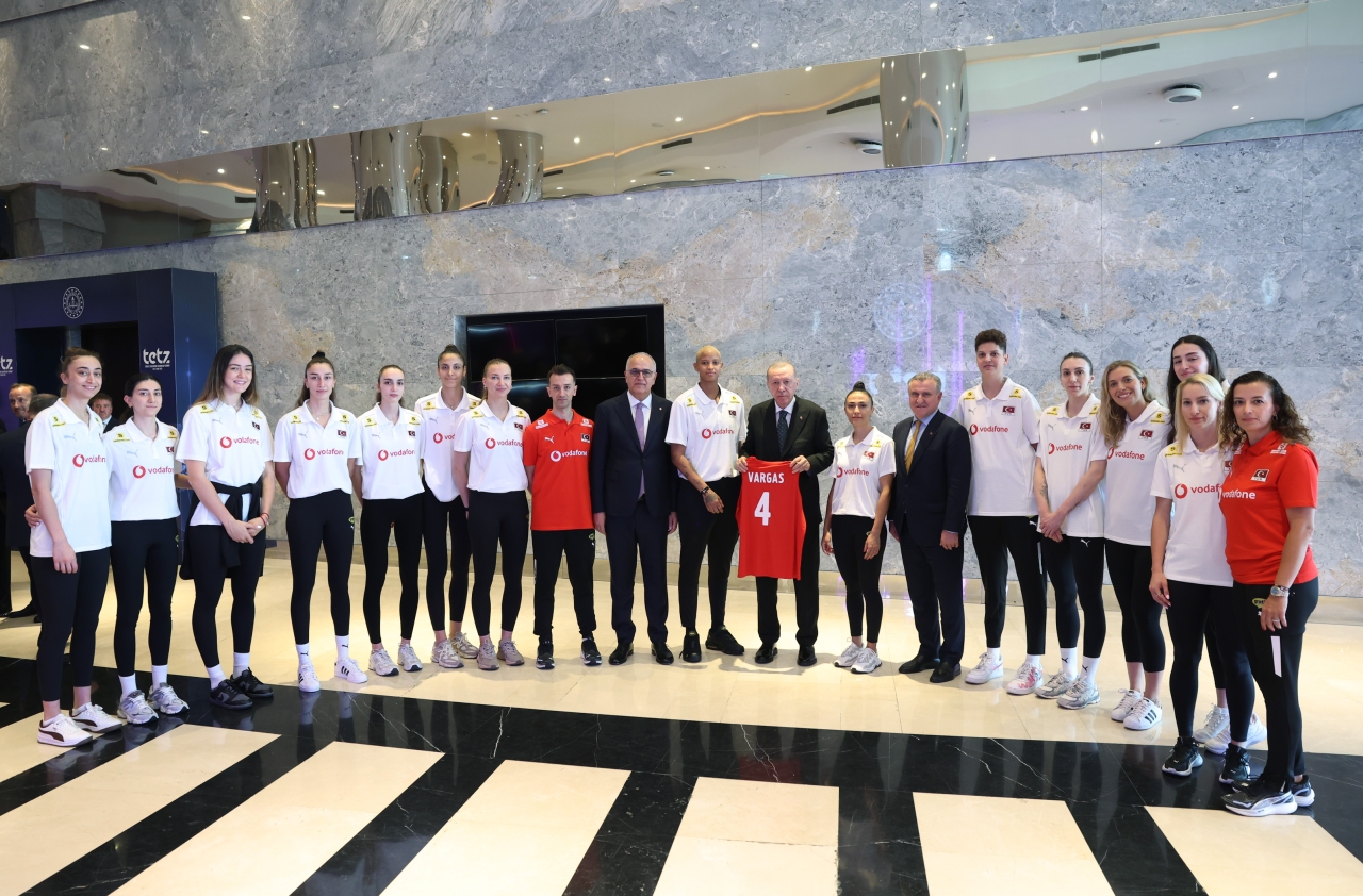 Cumhurbaşkanı Erdoğan, A Millî Kadın Voleybol Takımı oyuncularını kabul etti