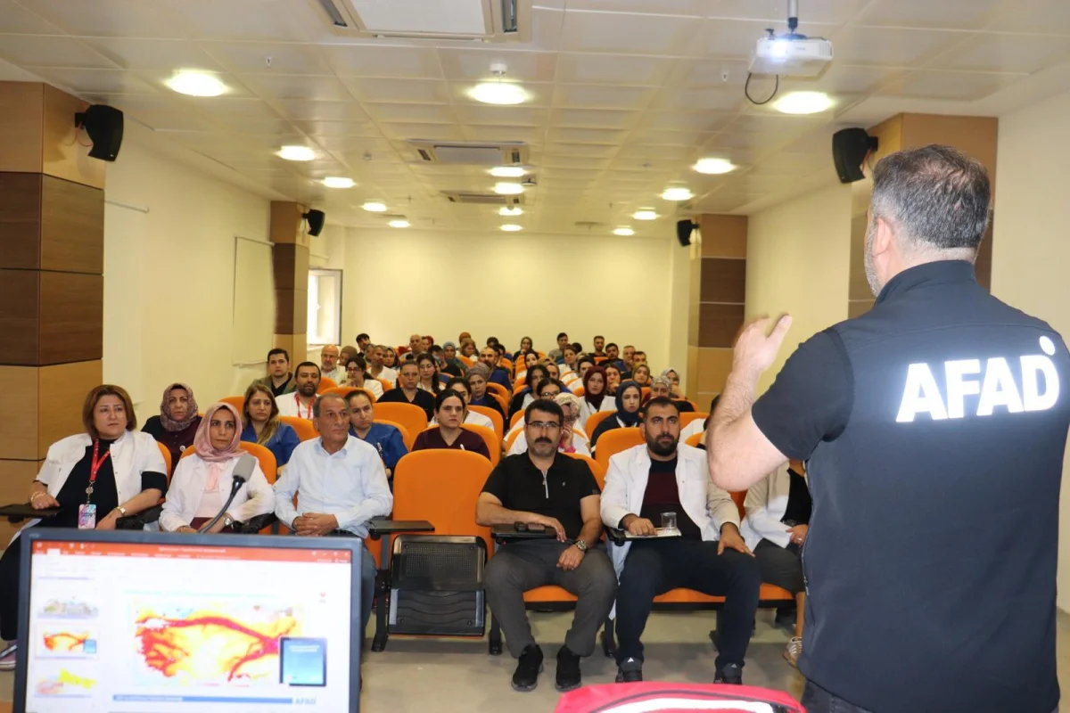 HARRAN ÜNİVERSİTESİ HASTANESİ PERSONELİNE TEMEL AFET FARKINDALIK EĞİTİMİ