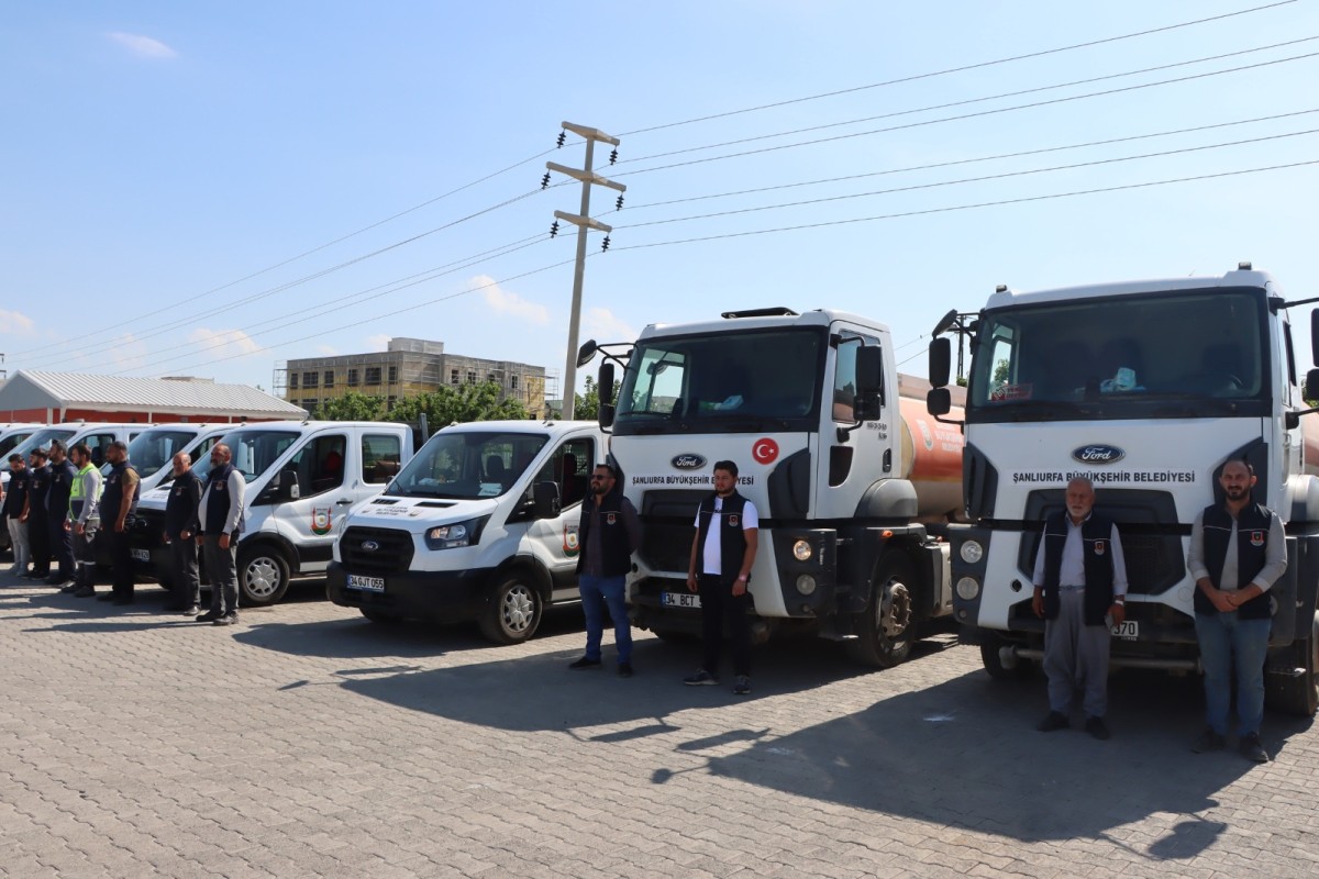 ŞANLIURFA'DA HAŞERELERE GEÇİT YOK! BÜYÜKŞEHİR EKİPLERİ SAHADA