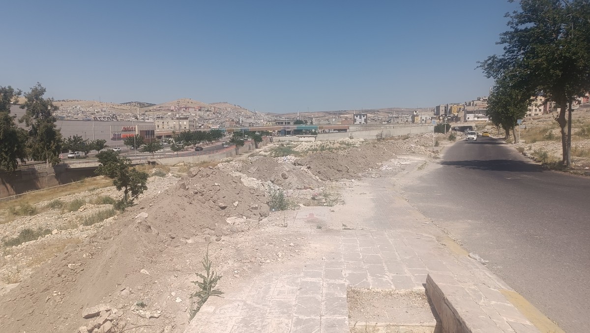 Karakoyun Mahallesi'ndeki Enkaz Yığını Tepki Çekiyor