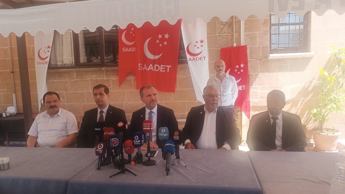 Basın toplantısı, gazetecilerin sorularının alınması ve kent gündemine ilişkin görüş alışverişiyle devam etti.