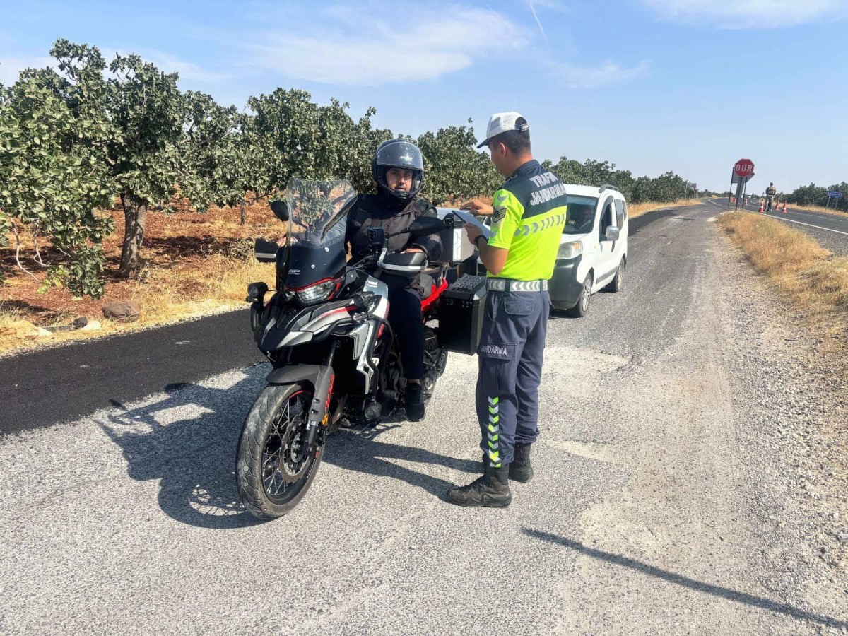Şanlıurfa'da Jandarmadan Motosiklet Denetimi: 476 Araç Kontrol Edildi