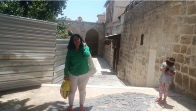ŞANLIURFA – Şanlıurfa'da yaşayan 34 yaşındaki Selda Düz, küçük kızıyla birlikte yıllardır yaşam mücadelesi veriyor. İmkânsızlıklar nedeniyle ayakta kalmaya çalışan anne, hem kızına bakabilmek hem de yeniden bir yuva kurabilme
